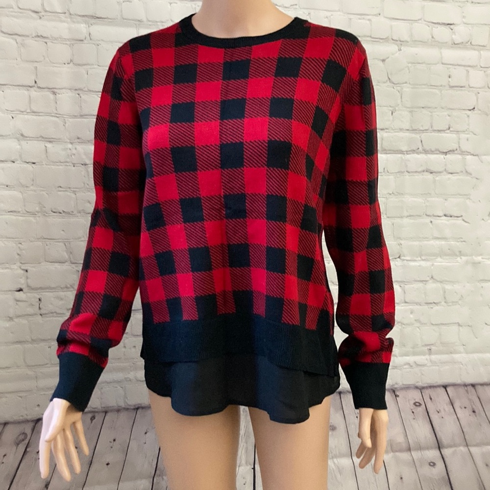 Limited sweater with faux undershirt look 🌺